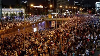 آلاف الإسرائيليين يتظاهرون مجددًا ضد الإصلاحات القضائية 