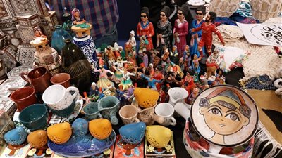 منتجات وصناعات يدوية وعروض فنية وورش بمعرض الحرف التراثية بالجيزة