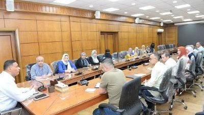 محافظ الدقهلية يجتمع ب 