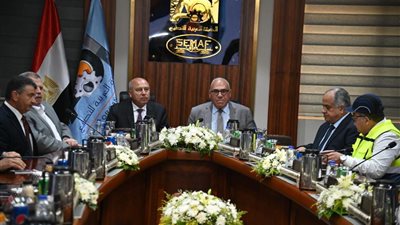 وزير النقل ورئيس الهيئة العربية للتصنيع يشهدان تسليم أحد قطارات مترو الأنفاق من إنتاج مصنع سيماف