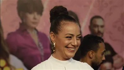 بالصور.. لوك جديد لهبة عبد الغني في العرض الخاص لفيلم 'وش في وش'