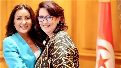 وزيرة الثقافة التونسية تكرم النجمة لطيفة.. وتدعوها لحفل خيري بطبرقة ‏