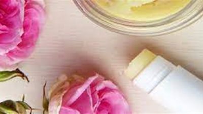 اصنعى بنفسك مرطب شفاه طبيعي وبمكونات من مطبخك