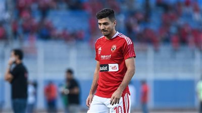 ثلاثي الأهلي يتنافسون على قميص محمد شريف