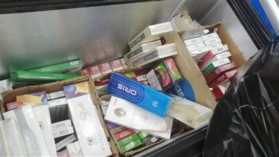 الرقابة التجارية بالبحر الأحمر تداهم مخازن ومنافذ بيع السجائر لضبط أسعارها 