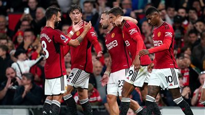 مدافع مانشستر يونايتد يرد على اهتمام بطل الدوري السعودي