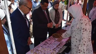 وزير التنمية المحلية ومحافظ القليوبية يفتتحان معرض 