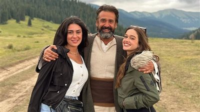 فى كازاخستان.. كريم عبدالعزيز بصحبة أبطال مسلسل 