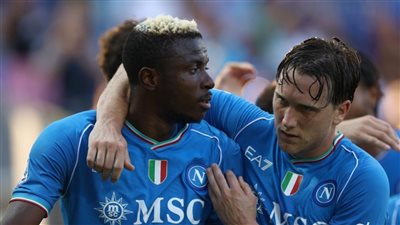 نابولي يستهل مشواره في الدوري الإيطالي بفوزًا ثمينًا على فروزينوني