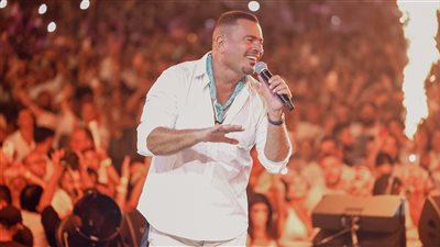 الشركة المنظمة لحفل عمرو دياب في بيروت: لا علاقة للفنان الكبير بشروط دخول الصحفيين