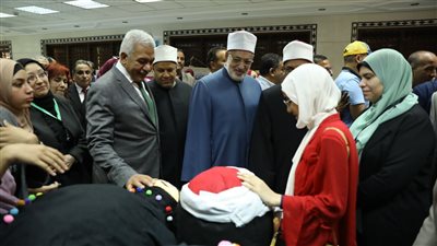 وكيل الأزهر والقيادات الأزهرية يفتتحون معرضا بيئتنا حياتنا
