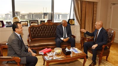 وزير الإسكان ومحافظ الوادى الجديد يتابعان موقف المشروعات المختلفة الجارى تنفيذها بالمحافظة