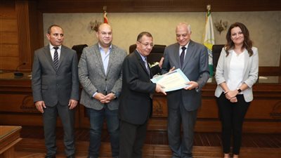 محافظ الجيزة يكرم القائمين على إنجاز الخطة الاستثمارية عن العام المالي 2022 ـ 2023