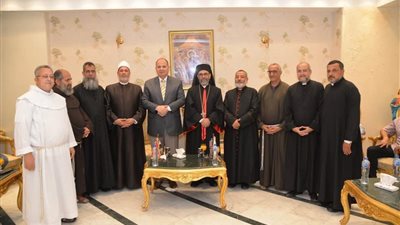 الأنبا دانيال يستقبل التهنئة من محافظ أسيوط بعيد العذراء مريم بدرنكة