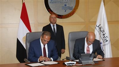 النقل: توقيع عقد إنشاء الميناء الجاف والمركز اللوجستي بالعاشر من رمضان