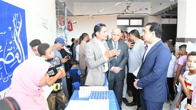 نائب محافظ قنا يتفقد قافلة مبادرة 