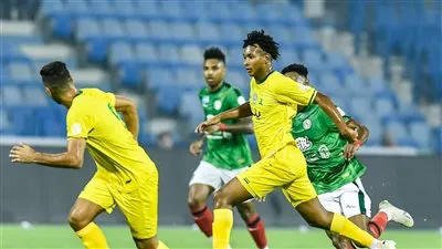 محمد شريف يصنع ويقود الخليج لتعادل ثمين أمام الاتفاق في دوري روشن السعودي