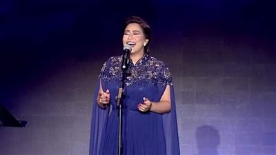 عمرو أديب يشيد بأداء شيرين في حفل 