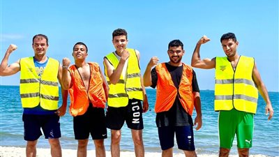 بالصور..تنظيم رحلات صيفية على الشواطئ للمتعافين من الإدمان