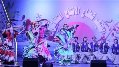 الفرقة القومية للفنون الشعبية تجذب أنظار جمهور صيف الإنتاج الثقافي