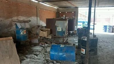 غلق وتشميع مخزن غير مرخص بداخله مواد ملتهبة شديدة الخطورة بالحوامدية