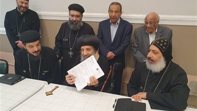 الأنبا أنتوني يوقع عقد شراء كنيسة جديدة في أيرلندا