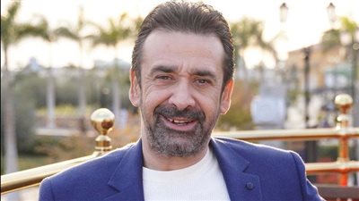 صعيدي وفرعون وعودة للتعاون مع منى زكي.. خريطة أفلام كريم عبد العزيز المستقبلية