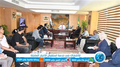 محافظ الفيوم يتابع مع مسئولي الطرق الموقف التنفيذي لمشروعات الرصف