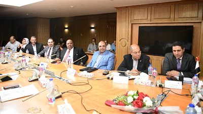 محافظ قنا يتابع أعمال اللجنة التنسيقية المشتركة للمثلث الذهبي