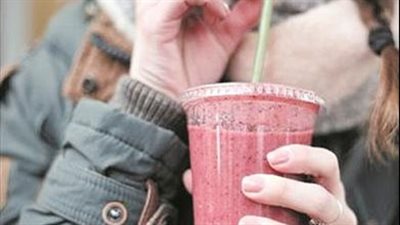 أستاذة صيدلة تحذر من خطورة البلاستيك وأنواعه على صحة الإنسان (فيديو)