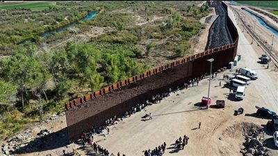 واشنطن: مهرب على صلة بداعش ساعد مهاجرين في دخول أمريكا عبور حدود المكسيك