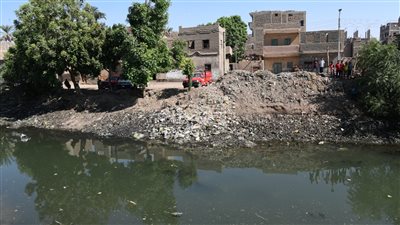 خلال تفقده مشروعات حياة كريمة.. الداودي يوجه بتطهير ترعة الغلاسي بمركزيّ قنا ودشنا