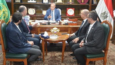 محافظ القليوبية يستقبل أعضاء اللجنة العلمية لـ 