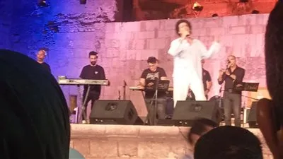 مصطفى شوقي يشعل أولى حفلاته بمهرجان القلعة بأغنية 