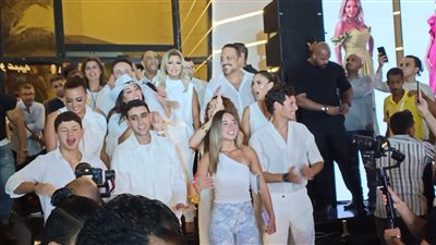 بالرقص.. أبطال “أولاد حريم كريم” على السجادة الزرقاء في العرض الخاص للفيلم بالإسكندرية (صور)