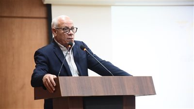 محافظ بورسعيد يوجه بتكثيف العمل في ميكنة إدارات الجهاز التنفيذي للمنطقة الحرة