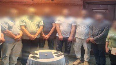 ضبط أشخاص بحوزتهم قطعة حجرية يشتبه في أثريتها