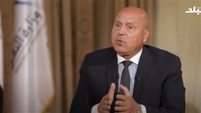 وزير النقل يعلن موعد افتتاح محور المشير طنطاوي (فيديو)