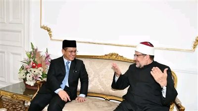 وزير الأوقاف يستقبل وزير الشئون الدينية الماليزي 