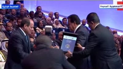 وزير الصحة يقدم للرئيس السيسي نسخة من الاستراتيجية الوطنية للسكان 2023-2030