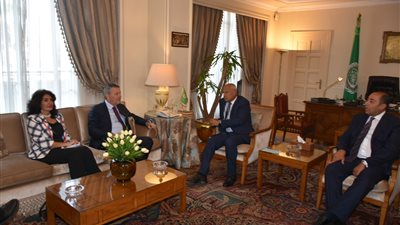 أبو الغيط يستقبل المفوض العام للأونروا ويؤكد أهمية سد فجوتها التمويلية