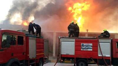 بـ٦ سيارات إطفاء.. الحماية المدنية تحاول السيطره على حريق عقار مصر القديمة