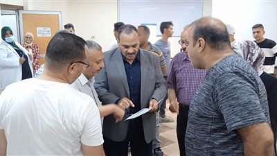 نائب رئيس جامعة بنها يتفقد إجراءات الكشف الطبي بكليات التجارة والزراعة