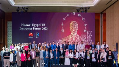 أيمن عاشور يؤكد أهمية تطبيق استراتيجية 