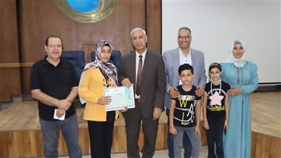 رئيس مياه الدقهلية يكرم الطلاب أبناء العاملين المتفوقين (صور)