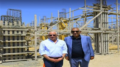 بالصور.. محافظ بورسعيد ورئيس المصرى يتابعان سير العمل بمشروع ستاد النادي المصري الجديد