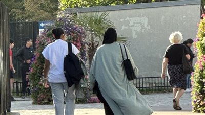 القضاء الفرنسي يؤيد حظر العباءة في المدارس 