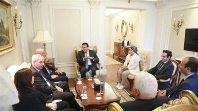 وزير الصحة يبحث مع شركة 