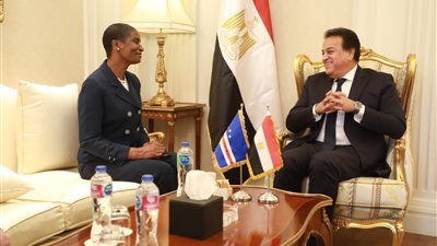 وزير الصحة يلتقي نظيرته بدولة الرأس الأخضر لمناقشة التعاون 