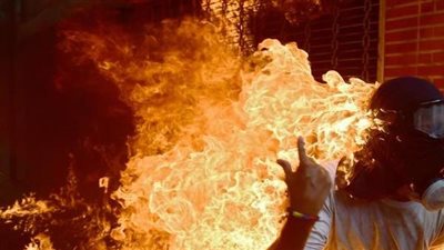 السيطرة على حريق وإخلاء المواطنون احتجزتهم النيران ببورسعيد